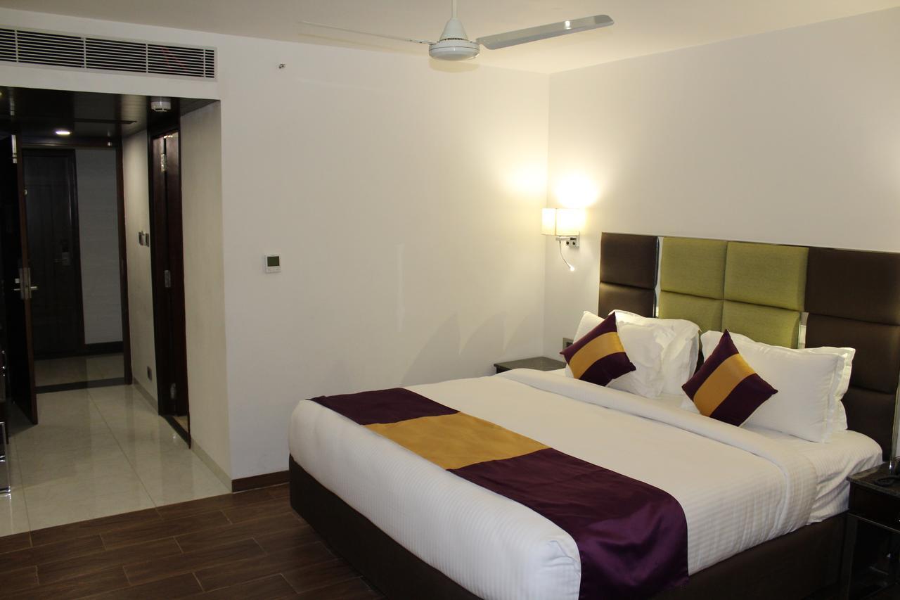 Hotel Ajantha Evergreen Vijayawada Exterior photo
